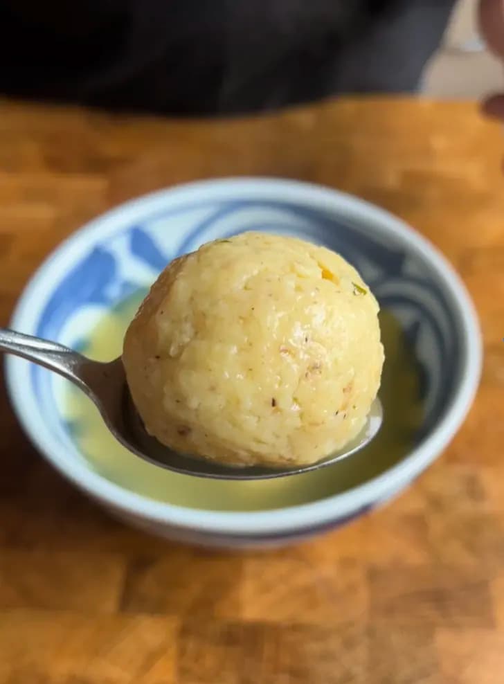 Picture for Matzo Balls (Kneidalah)